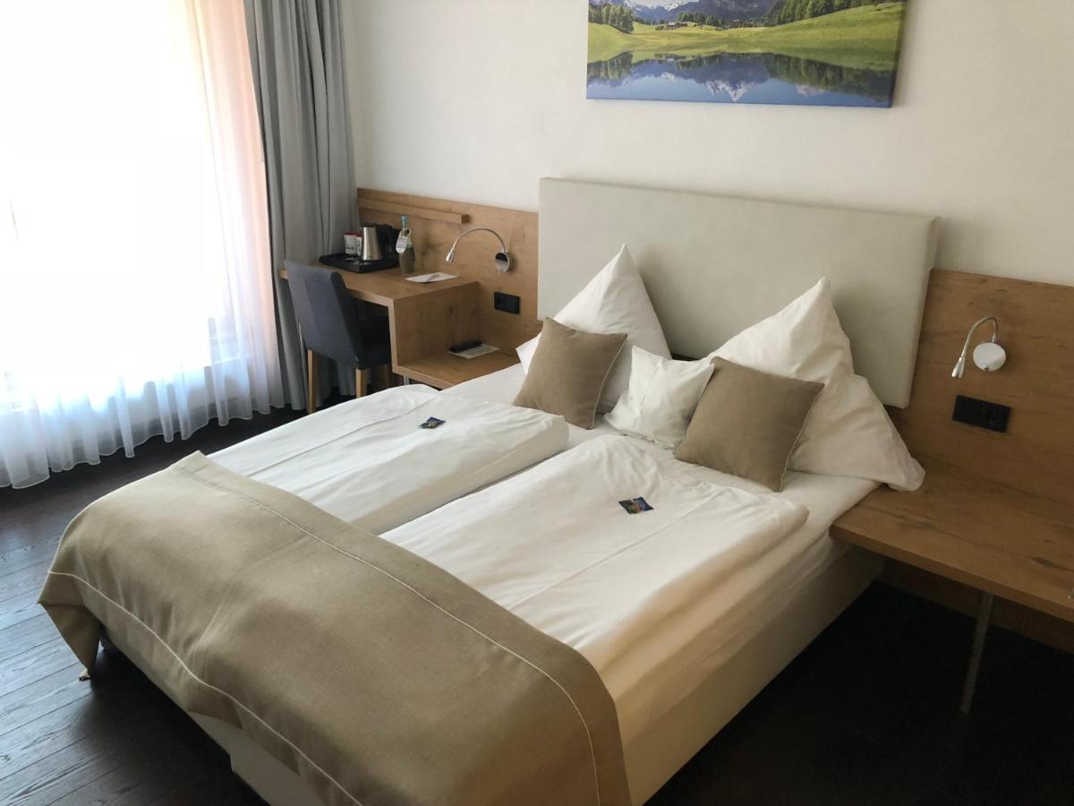 Hotel Zum Hirsch Wertingen Eksteriør billede