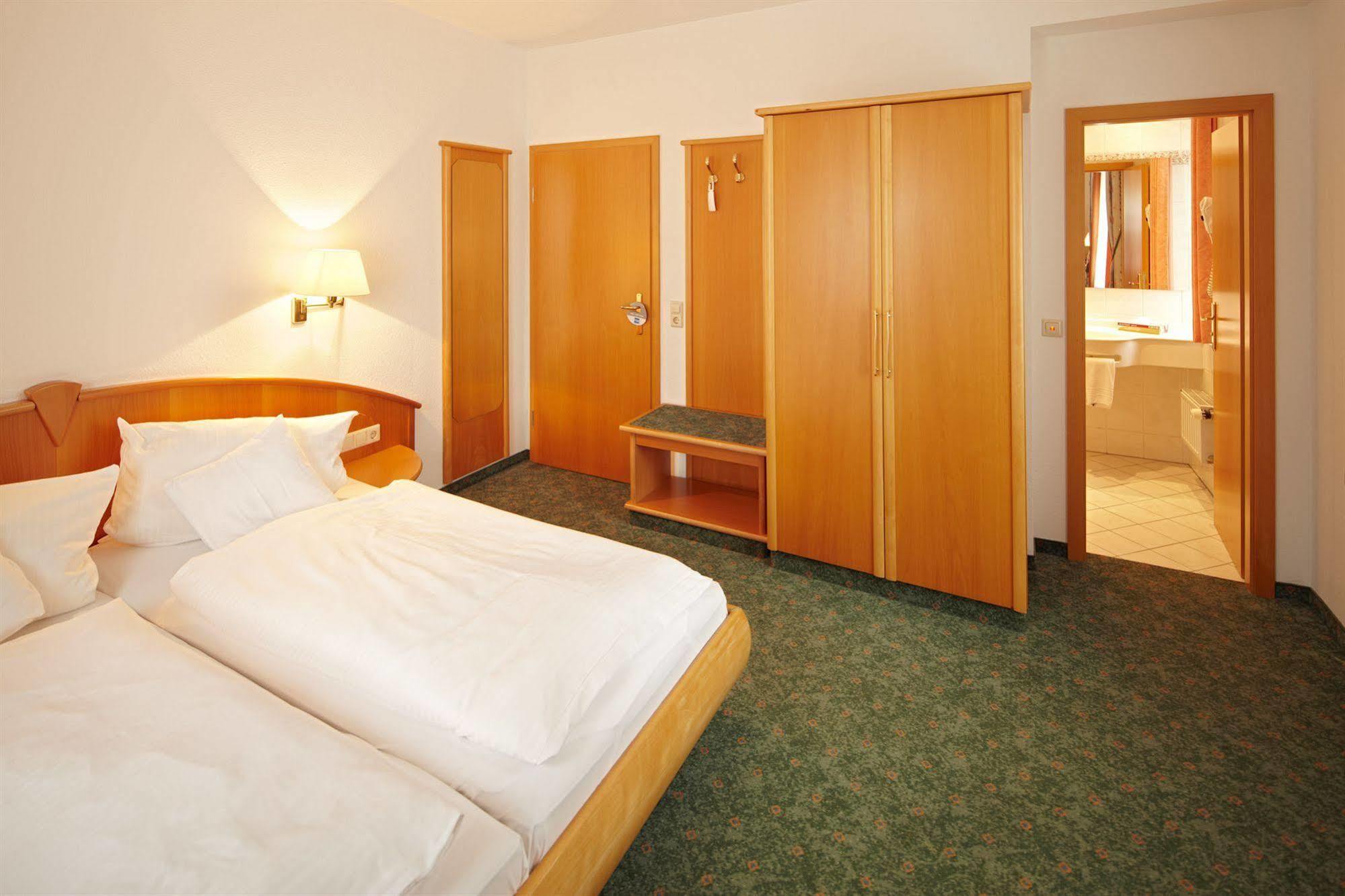 Hotel Zum Hirsch Wertingen Eksteriør billede