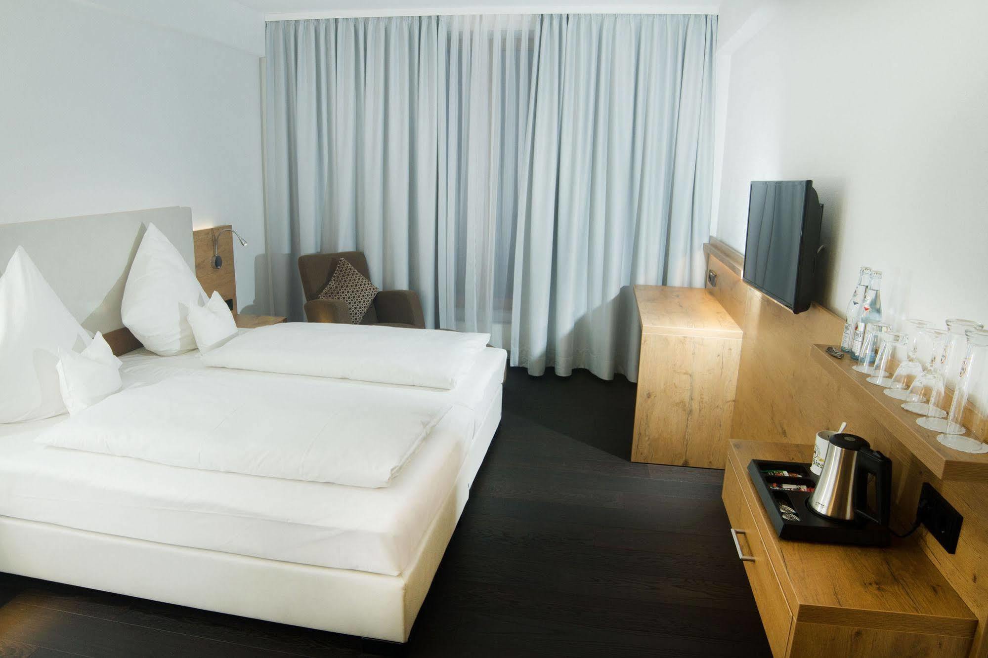 Hotel Zum Hirsch Wertingen Eksteriør billede