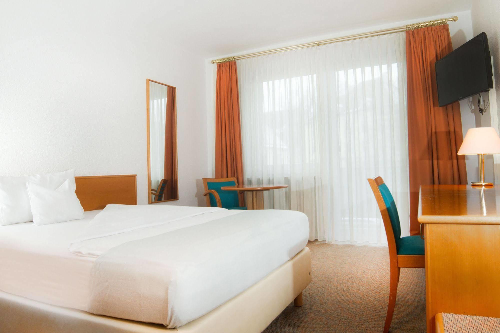 Hotel Zum Hirsch Wertingen Eksteriør billede