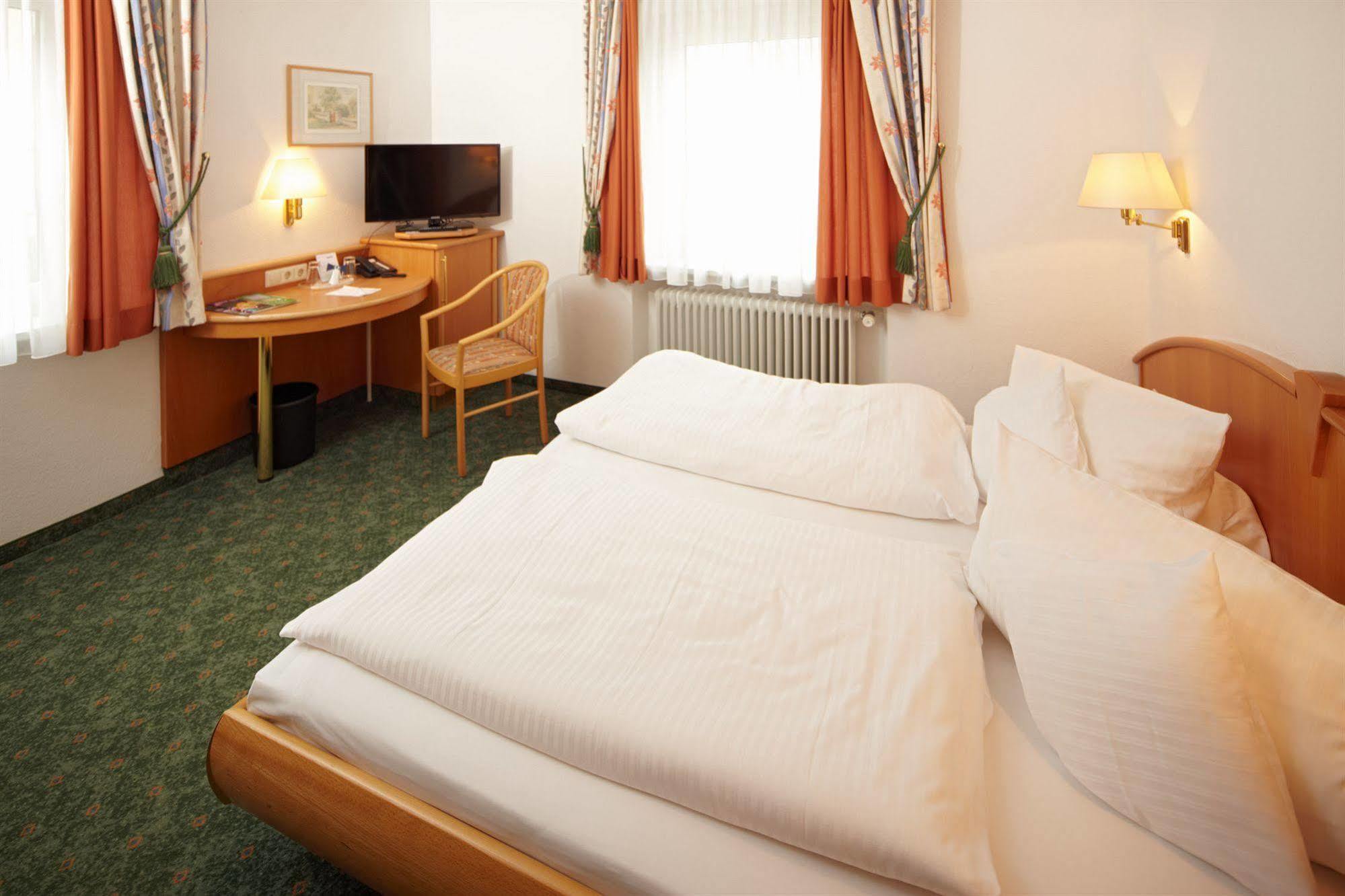 Hotel Zum Hirsch Wertingen Eksteriør billede