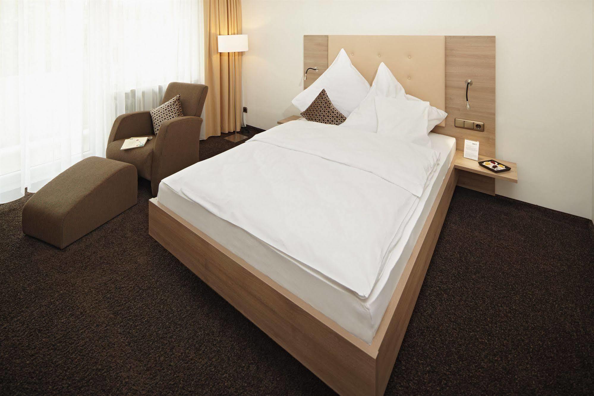 Hotel Zum Hirsch Wertingen Eksteriør billede