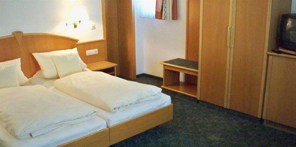 Hotel Zum Hirsch Wertingen Eksteriør billede
