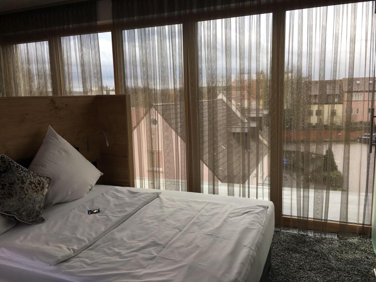 Hotel Zum Hirsch Wertingen Eksteriør billede